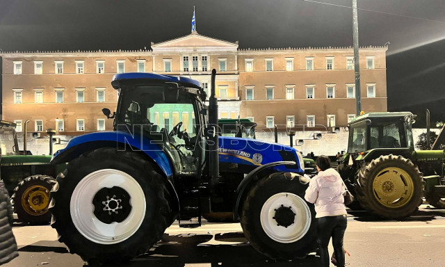 Αγρότες: Ολοκληρώθηκε το συλλαλητήριο στο Σύνταγμα - Παραμένουν στο σημείο τα τρακτέρ