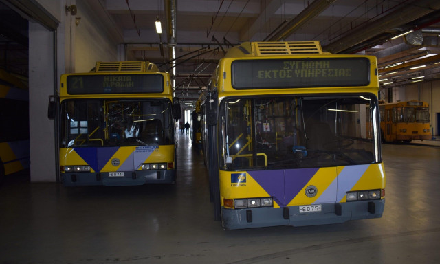 Πετράλωνα: Τρόλεϊ έπεσε σε πολυκατοικία - Τραυματίας ο οδηγός