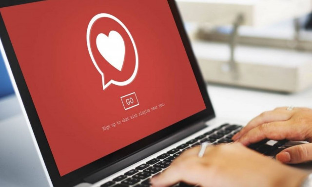 Έρωτας στην Ψηφιακή Εποχή: Πώς οι αλγόριθμοι επηρεάζουν την επιθυμία και τη σύνδεση