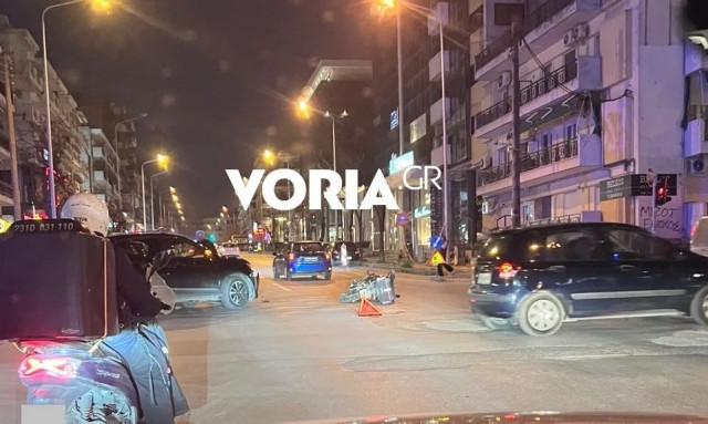 Θεσσαλονίκη: Σύγκρουση ΙΧ με μηχανάκι - Ένας τραυματίας