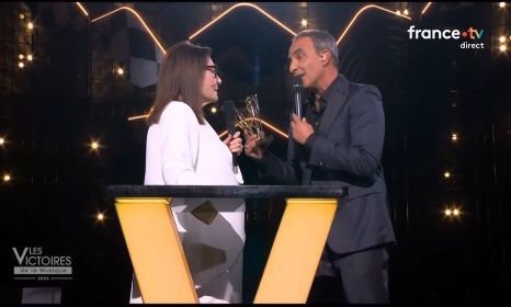 Tα δάκρυα της Νάνας Μούσχουρη: Ο Νίκος Αλιάγας την βράβευσε στη Γαλλία με λόγια του Νίκου Καζαντζάκη