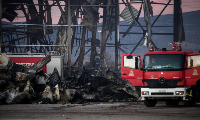 Βιολάντα: Η στιγμή που περνούν χειροπέδες στον ιδιοκτήτη του εργοστασίου - Γιατί συνελήφθη εκ νέου