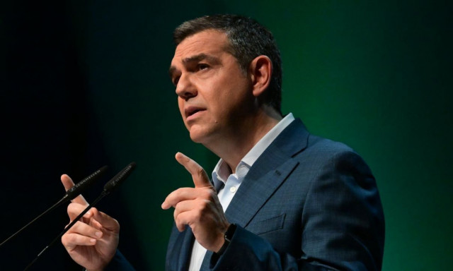 Τσίπρας: Να αγοράσει η Βουλή τις φωτογραφίες εκτελεσθέντων στην Καισαριανή που δημοπρατούνται