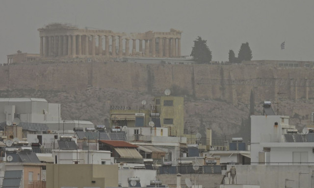 Αφρικανική σκόνη «έκρυψε» ακόμη και την Ακρόπολη – Πότε θα υποχωρήσει