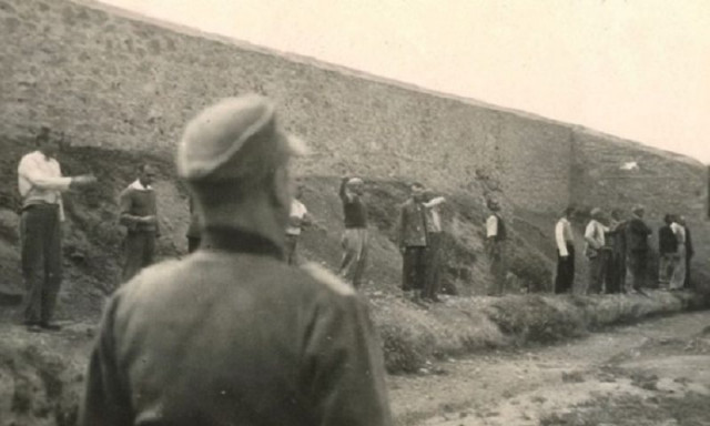 Explainer: Ποιο είναι το Crain’s Militaria που δημοσίευσε τις φωτογραφίες από την Καισαριανή