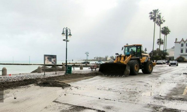 Η θάλασσα «βγήκε» στη στεριά στο λιμάνι της Κω