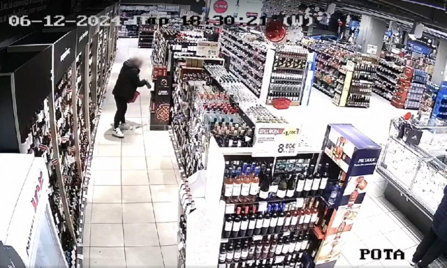 Αττική: Σπείρα έκλεβε ποτά από σούπερ μάρκετ και τα πωλούσε σε κάβες – Συνελήφθησαν 9 άτομα