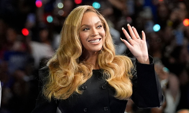Η Beyoncé πόζαρε με ξανθό καρέ και άφησε τους θαυμαστές της άφωνους