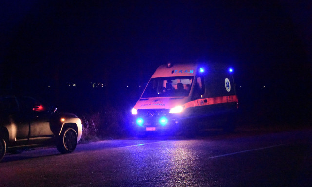 Τροχαίο στον Ασπρόπυργο: ΙΧ συγκρούστηκε με φορτηγό – Άντρας ανασύρθηκε χωρίς τις αισθήσεις του