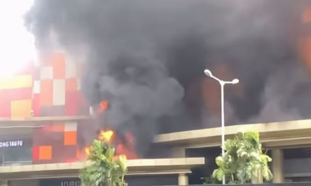 Ινδονησία: Μεγάλη πυρκαγιά σε εμπορικό κέντρο - Βίντεο