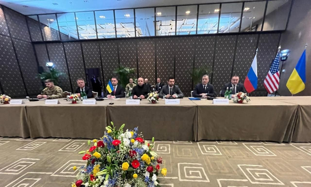 Πόλεμος στην Ουκρανία: Ξεκίνησαν οι τριμερείς διαπραγματεύσεις Μόσχας-Κιέβου-Ουάσινγκτον