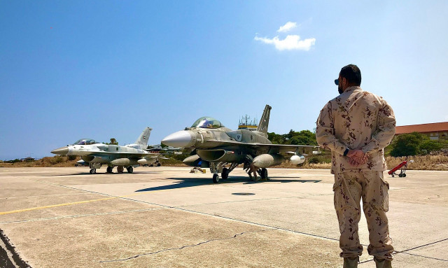 ΗΠΑ - Ιράν: Παρατηρητές καταγράφουν μετασταθμεύσεις μαχητικών F-22 και F-16 των ΗΠΑ και στη Σούδα