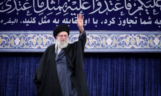 Ιράν: Απειλεί το αεροπλανοφόρο των ΗΠΑ ο Χαμενεΐ - «Πιο επικίνδυνο το όπλο που θα βυθίσει το πλοίο»