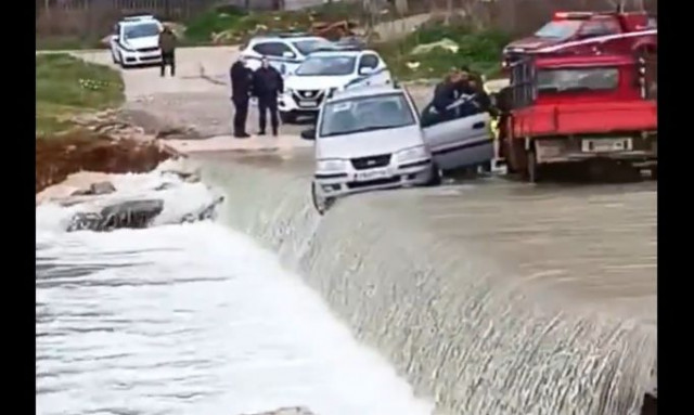 Κακοκαιρία: Οδηγός εγκλωβίστηκε στο ρέμα Μαΐστρου στην Αλεξανδρούπολη - Δείτε βίντεο