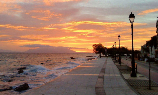 Μόλις 90 λεπτά από την Αθήνα: Το Ξυλόκαστρο της απλότητας και της ηρεμίας