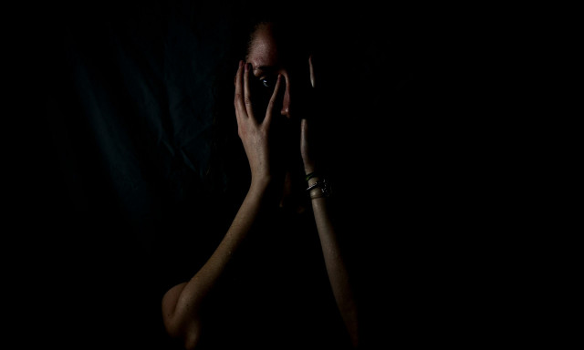 Βόλος: Νύχτα θρίλερ για οικογένεια - Έσπασε την πόρτα και όρμησε να σκοτώσει μητέρα δύο παιδιών