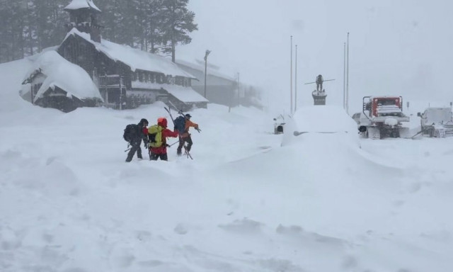 ΗΠΑ: Νεκροί βρέθηκαν οκτώ από τους εννιά σκίερ που αγνοούνταν μετά από χιονοστιβάδα στην λίμνη Τάχο