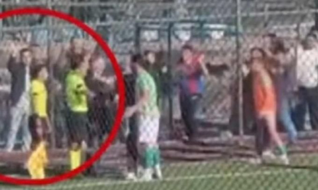 Απίστευτο περιστατικό στην Τουρκία: Πέταξαν πατίνι στον επόπτη! (βίντεο)