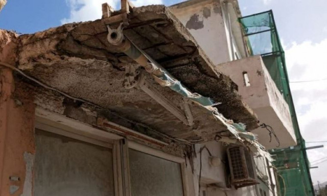 Ρέθυμνο: Μετά την Αρκαδίου κίνδυνος και στα Περιβόλια – Μπαλκόνια έτοιμα για κατάρρευση