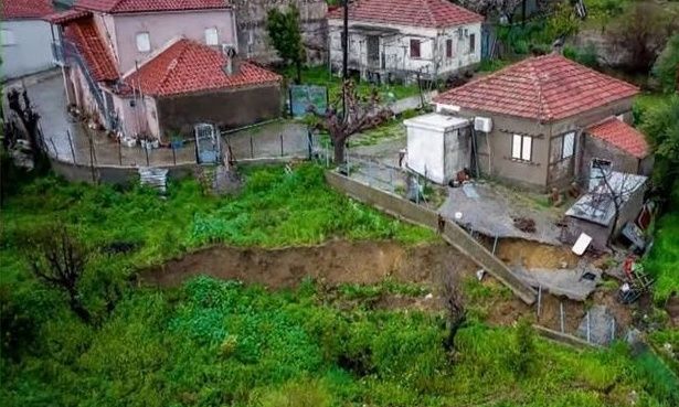 Μαζαράκι Ηλείας: Εγκαταλείπουν τα σπίτια τους οι κάτοικοι - Φοβούνται την κακοκαιρία