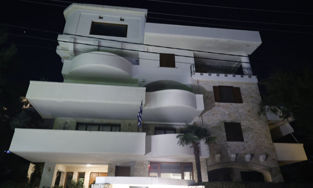 Βάρη: Σπαράζουν οι γονείς των εργατών - «Μου το φάγανε το παλικάρι μου»