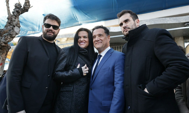 Γεωργιάδης: «Τραμπούκοι της άκρας Αριστεράς» - «Έχει μελανιάσει το χέρι μου από αγκωνιές»