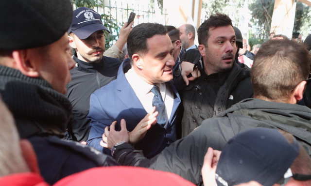 Γεωργιάδης για τα επεισόδια στη Νίκαια: Θα με είχαν σκοτώσει χωρίς τα ΜΑΤ