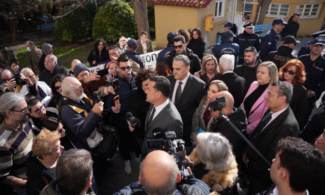 Στο νοσοκομείο Μυτιλήνης ο Άδωνις Γεωργιάδης - Νέα διαμαρτυρία από γιατρούς και νοσηλευτές