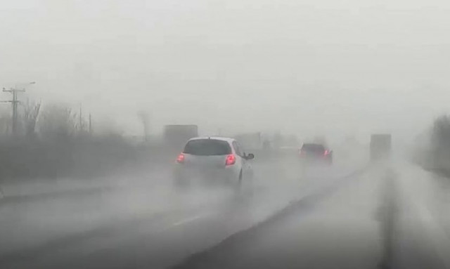 Ξεκίνησε η κακοκαιρία: Έντονη βροχόπτωση στην εθνική οδό, στο ύψος της Θήβας