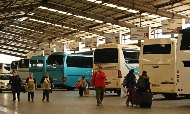 Ξεκίνησε η έξοδος των εκδρομέων: Πληρότητες 100% στα λεωφορεία για Πάτρα - Αυξημένα δρομολόγια