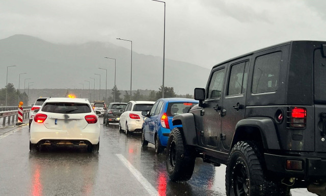 Κίνηση τώρα: Απροσπέλαστος ο Κηφισός από την καταιγίδα - Ποιοι δρόμοι αντιμετωπίζουν προβλήματα