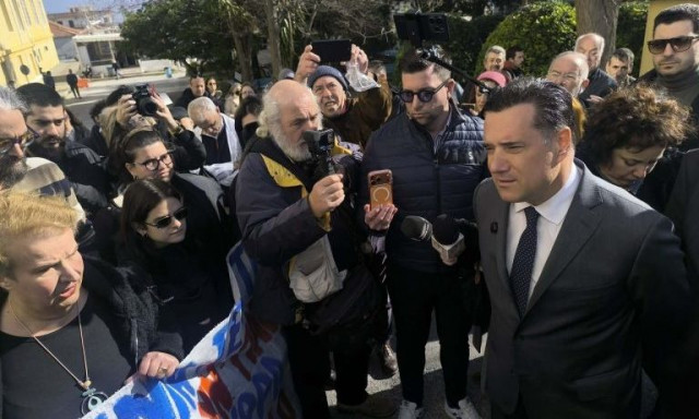 Στο νοσοκομείο Μυτιλήνης ο Άδωνις Γεωργιάδης - Νέα διαμαρτυρία από γιατρούς και νοσηλευτές