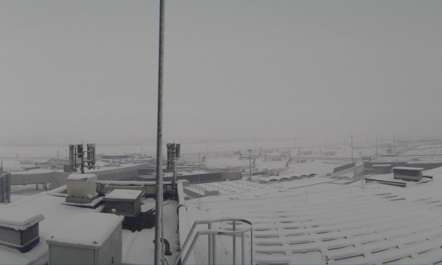 Αυστρία: Έκλεισε το αεροδρόμιο της Βιέννης λόγω έντονων χιονοπτώσεων