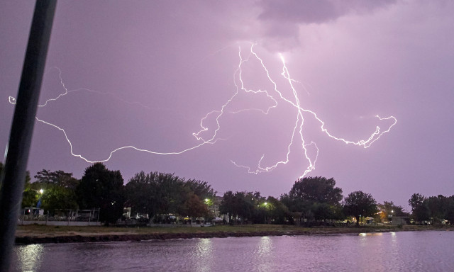 Με καταιγίδες η έξοδος των εκδρομέων του τριημέρου – Ανατροπή με τον καιρό της Καθαράς Δευτέρας