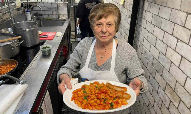 Η κουζίνα της γιαγιάς είναι το must–go εστιατόριο της Νέας Υόρκης: Από ραβιόλια έως… λαχανοντολμάδες