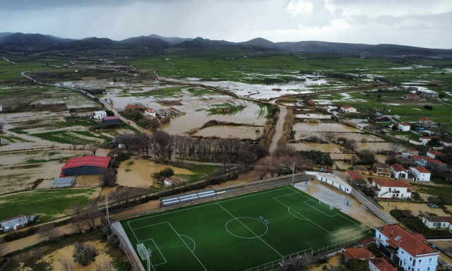 «Πνίγηκε» στη λάσπη η Λήμνος: Πλημμύρισαν σπίτια και καταστήματα - Δεκάδες κλήσεις στην Πυροσβεστική