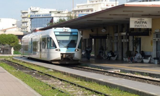 Πάτρα: Σύγκρουση του Προαστιακού με αυτοκίνητο