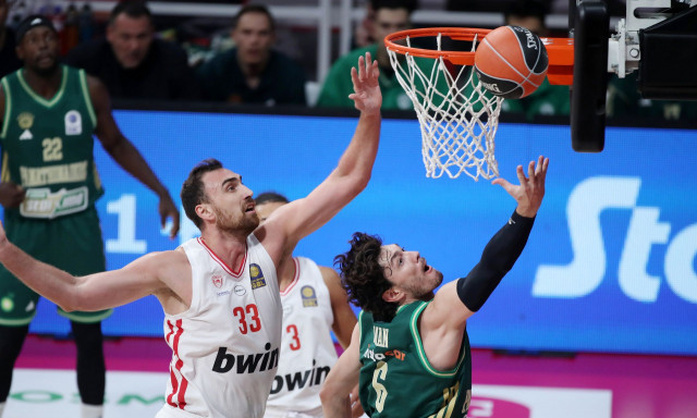 Ολυμπιακός – Παναθηναϊκός: Οι εξάδες ξένων που επέλεξαν Μπαρτζώκας κι Αταμάν για τον τελικό