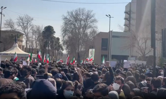 Νέο κύμα διαδηλώσεων στο Ιράν: «Γυναίκα, Ζωή, Ελευθερία, Ιρανική Δημοκρατία» φωνάζουν οι φοιτητές