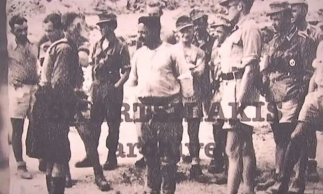 Στο φως φωτογραφία ομαδικού τάφου Ρεθυμνιωτών τραβηγμένη από Ναζί αλεξιπτωτιστή