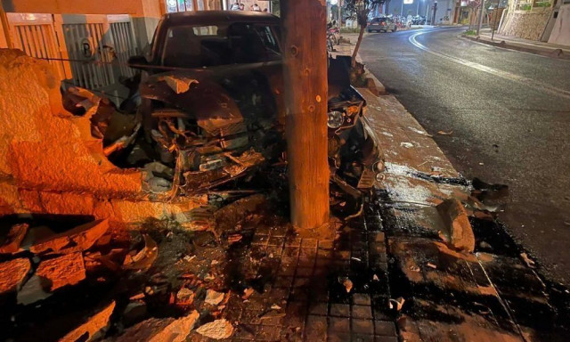 Σοβαρό τροχαίο στο Ρέθυμνο – Όχημα καρφώθηκε σε κολόνα - Εικόνα