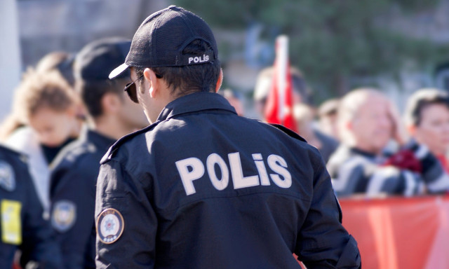 Τουρκία: Ξυλοκοπήθηκε από τον γείτονά του ενώ κρατούσε το παιδί του - Υπέστη κάταγμα κρανίου το μωρό