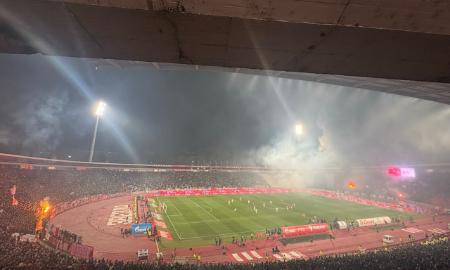 Σερβία: Επεισόδια στο ντέρμπι Ερυθρού Αστέρα – Παρτίζαν πριν και κατά τη διάρκεια του ματς