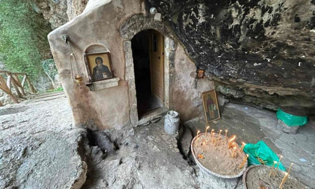 Ρέθυμνο: Εκεί που η προσευχή συναντά τη φύση – Το εκκλησάκι του Αγίου Αντωνίου