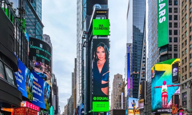 Αφίσα στην Times Square της Νέας Υόρκης έγινε η Ρία Ελληνίδου