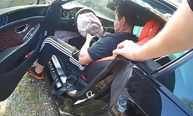 Ο Βινς ΜακΜάχον οδηγεί με 180 χλμ./ώρα πριν τη σφοδρή σύγκρουση με Bentley