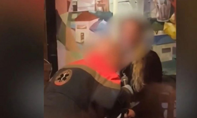 Ίλιον: Κάλεσαν διασώστη σε κέντρο διασκέδασης και αυτός πήρε το μικρόφωνο και τραγουδούσε!