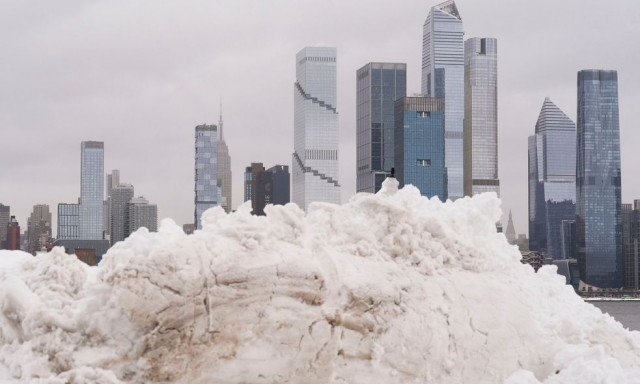 «Θάφτηκε» κάτω από το χιόνι η ανατολική ακτή των ΗΠΑ - Ακυρώθηκαν πάνω από 5.000 πτήσεις