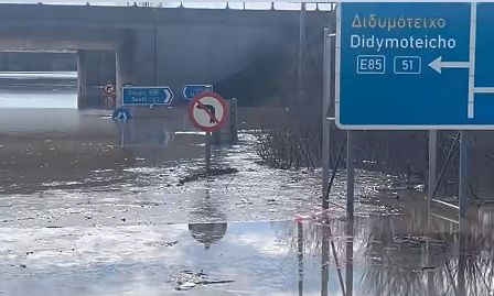 Έβρος: Τα νερά κάλυψαν μέχρι και τις πινακίδες στον κόμβο στα Λάβαρα - Βίντεο