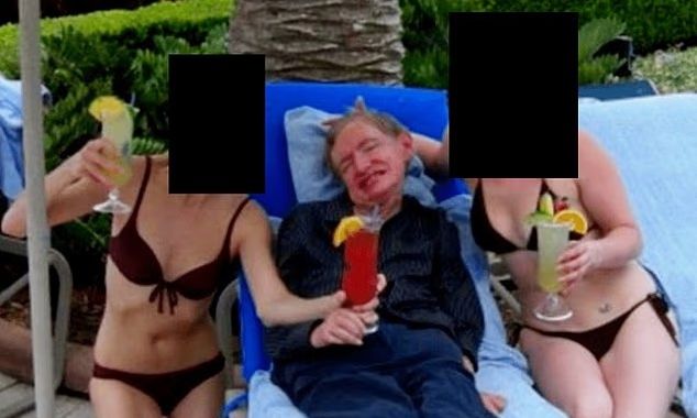 Υπόθεση Έπσταϊν: Νέα φωτογραφία του Στίβεν Χόκινγκ ανάμεσα σε δύο κοπέλες με μπικίνι